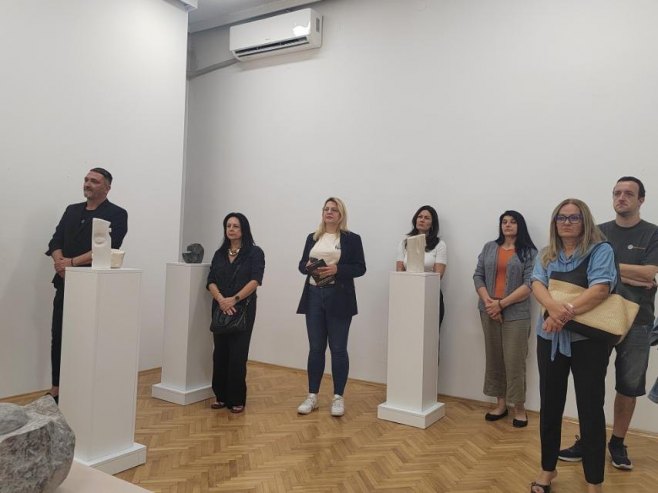 Otvorena izložba "Moć, snaga prirode i kamena" u Prijedoru (FOTO)