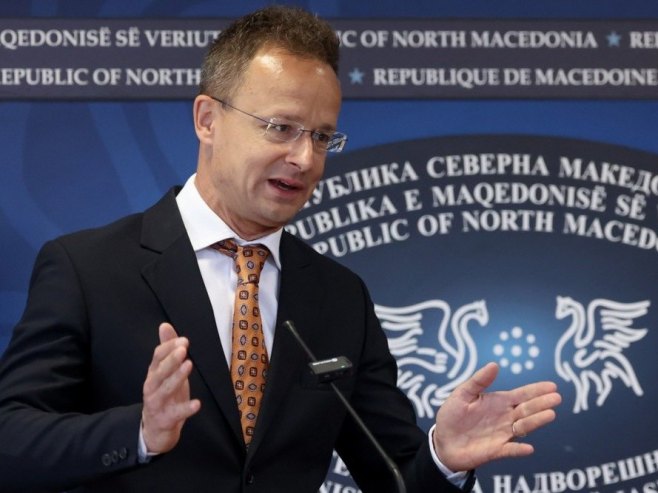 Sijarto: Nastavićemo da kupujemo rusku naftu