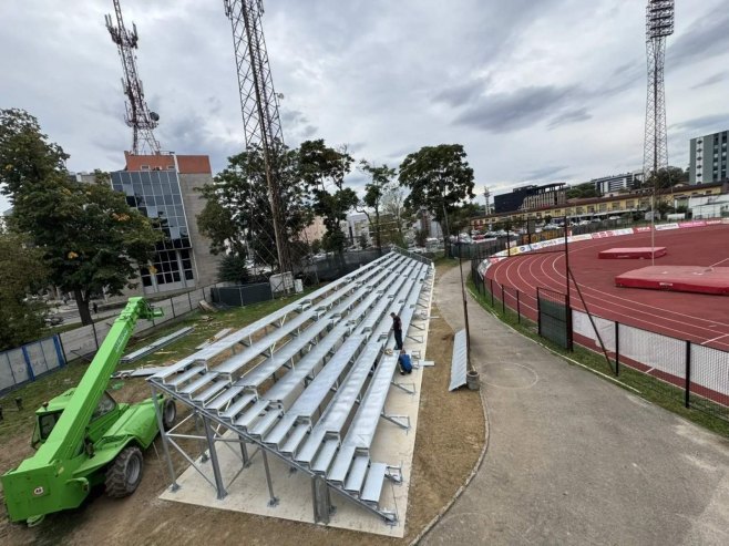 FK Borac: Radovi na izgradnji montažne tribine na južnoj strani Gradskog stadiona privode se kraju (FOTO)