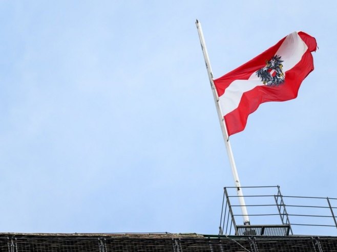 Austrijska zastava (foto: EPA/MAX SLOVENCIK) - 