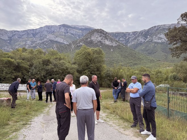 Mještani mostarskog naselja Kuti Mještani mostarskog naselja Kuti - Foto: SRNA