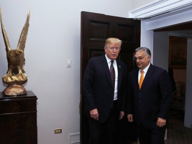 Tramp i Orban (foto: EPA/Szilard Koszticsak) - 