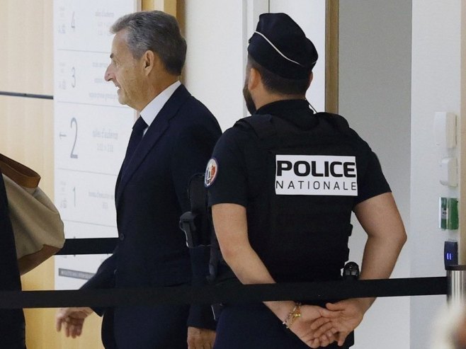 Nikola Sarkozi (foto: EPA/YOAN VALAT) - 