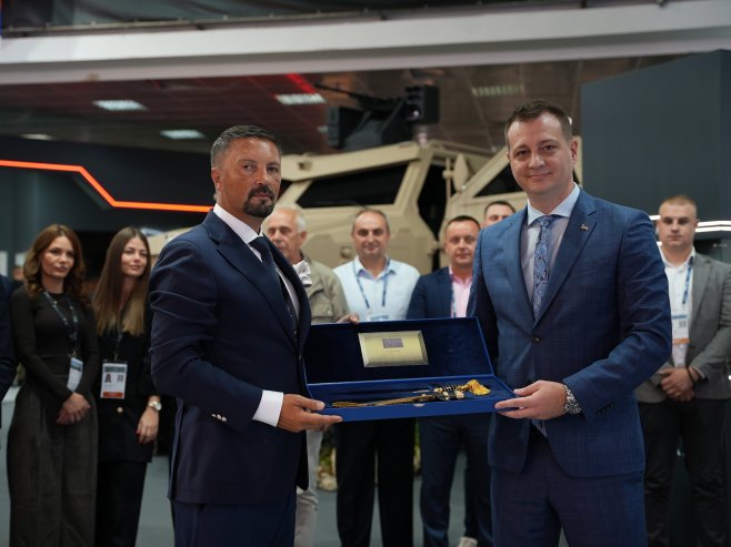 Poklon "Orla" direktoru TRB-a u znak čvrste saradnje dvije kompanije