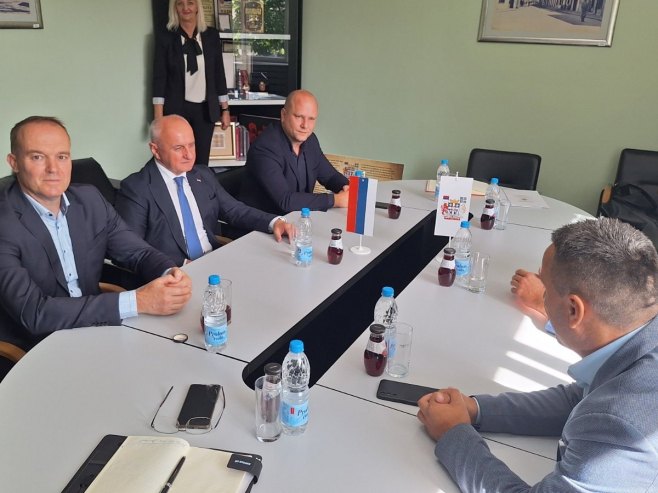 Ministar Đokić u posjeti opštini Nevesinje Ministar Đokić u posjeti opštini Nevesinje - Foto: RTRS