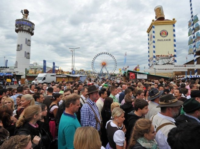 Oktoberfest (Foto: EPA/ANDREAS GEBERT, ilustracija) - 