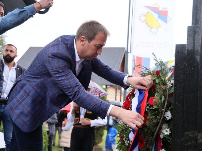 Selak položio vijenac - Foto: Ustupljena fotografija