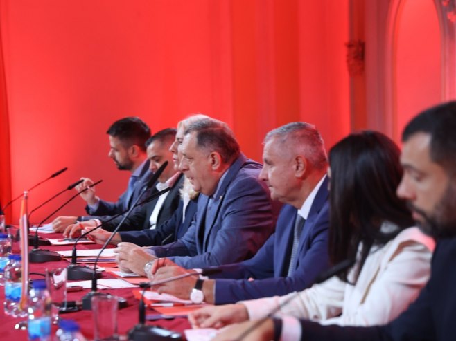 Sjednica Glavnog odbora SNSD-a u Banjaluci (FOTO)