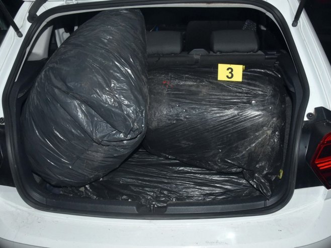 Policija u Nišu zaplijenila 85 kilograma marihuane, uhapšeni osumnjičeni za neovlašćenu proizvodnju