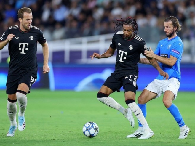 Pafos - Bajern Minhen (foto: EPA/SAKIS SAVVIDES) - 