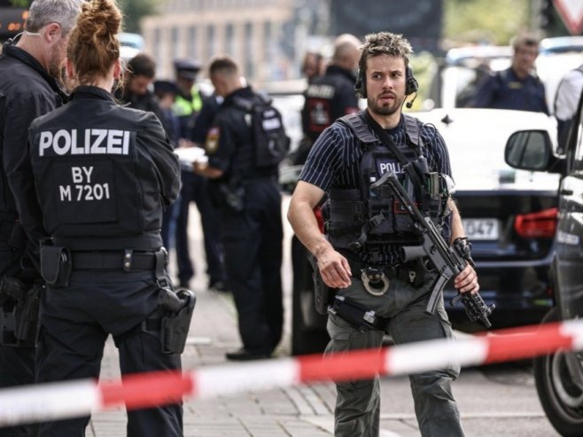 Policija (Foto: EPA/ANNA SZILAGYI/ilustracija) - 