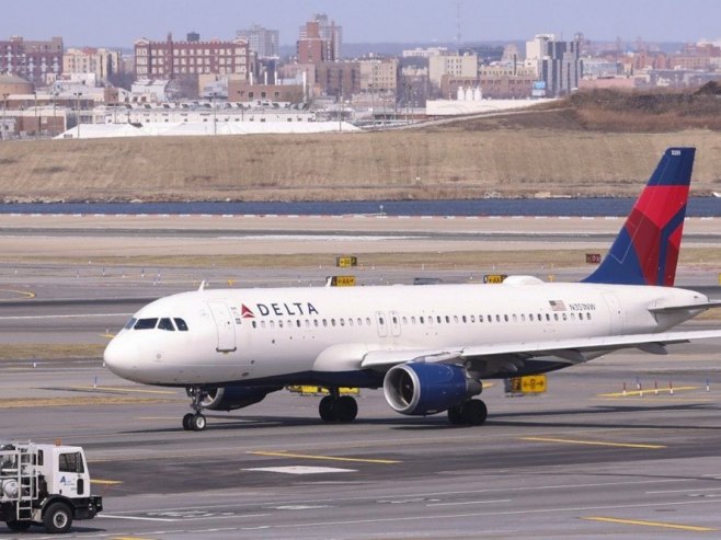 Avion (foto: EPA/SARAH YENESEL - ilustracija) - 