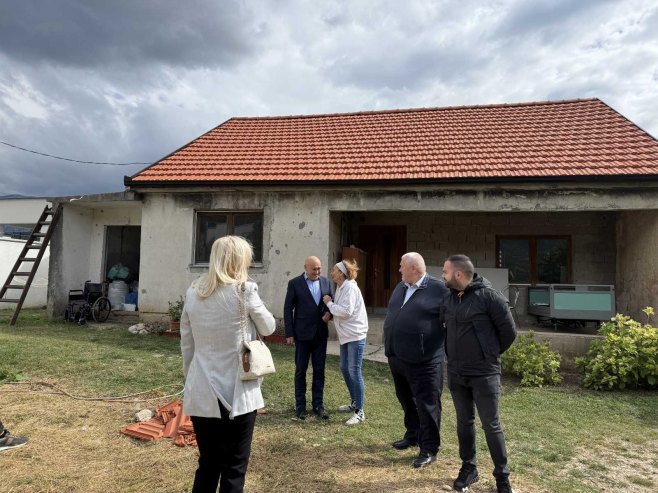 Čordaš i Јotić posjetili porodicu Bovan čija je kuća uništena u nevremenu (FOTO)