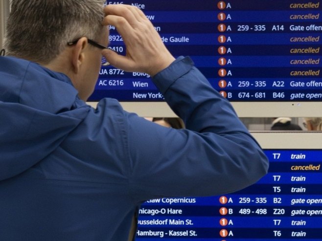 Dronovi obustavili vazdušni saobraćaj u Minhenu; Na aerodromu ostalo skoro 3.000 putnika (FOTO/VIDEO)