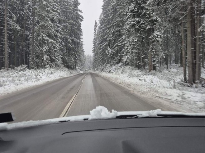 Snijeg dočekan spremno i kad mu vrijeme nije (FOTO/VIDEO)
