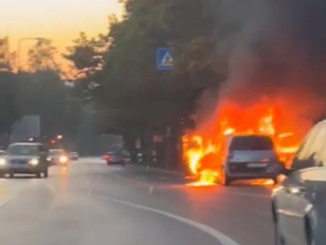 Gorio automobil u Banjaluci (VIDEO)