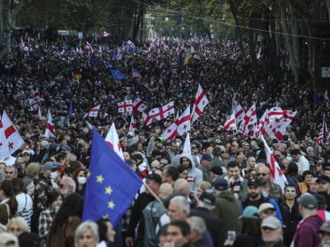 Demonstranti upali u dvorište predsjedničke rezidencije u Tbilisiju