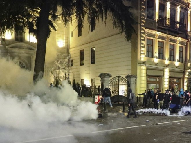 Povrijeđeno 14 policajaca u Tbilisiju