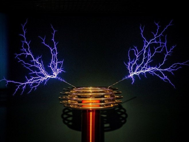 Elektricitet (Foto:  EPA/Enric Fontcuberta/ilustracija) - 