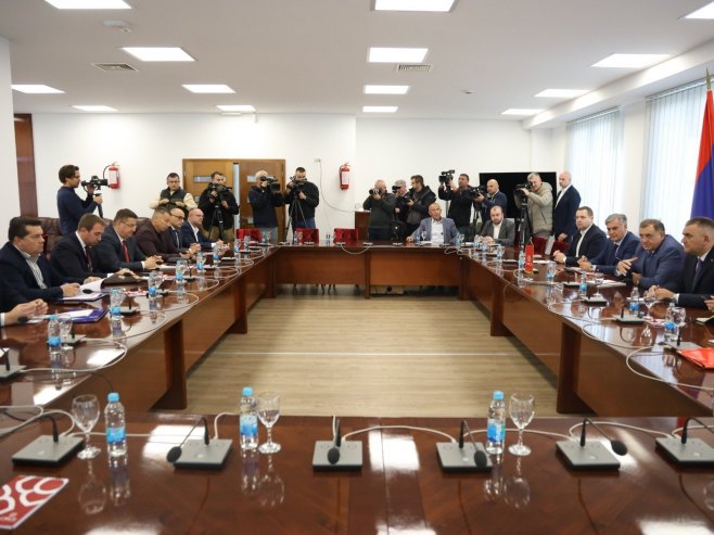 U Banjaluci sastanak predsjednika stranaka vladajuće koalicije (Konferencija za novinare na RTRS)
