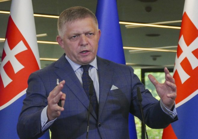 Robert Fico (foto: EPA/STRINGER) - 