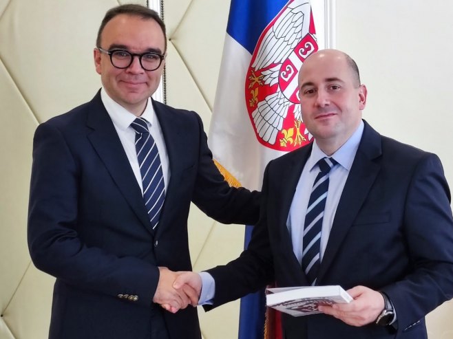 Ambasador Vranješ uručio Kozarevu drugi dio monografije "Naša ispovijest 2"