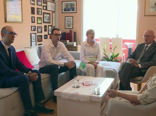 Dok većina trči za novcem, porodica Kovač iz Trebinja je trčala za znanjem: Rezultat - pet doktora nauka iz iste kuće (VIDEO)