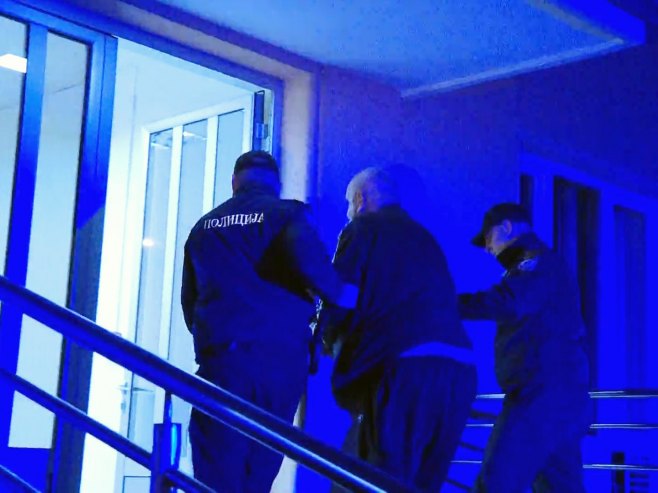 Sprovedeno uhapšeno lice zbog napada na sudiju i javnog tužioca (VIDEO)