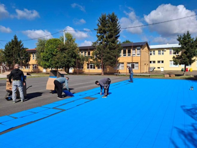 U Šamcu završena izgradnja multifunkcionalnog sportskog terena U Šamcu završena izgradnja multifunkcionalnog sportskog terena - Foto: SRNA