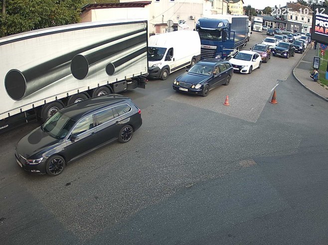 Duge kolone auta na graničnim prelazima s Hrvatskom