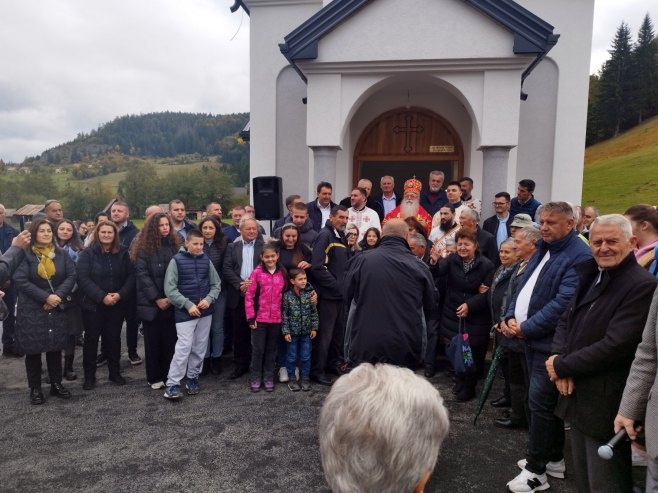 Služena prva liturgija u novoizgrađenom hramu u Barama (VIDEO)