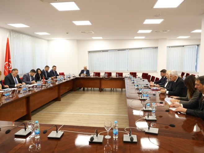 U Banjaluci sastanak delegacija SNSD-a i HDZ-a BiH (FOTO)