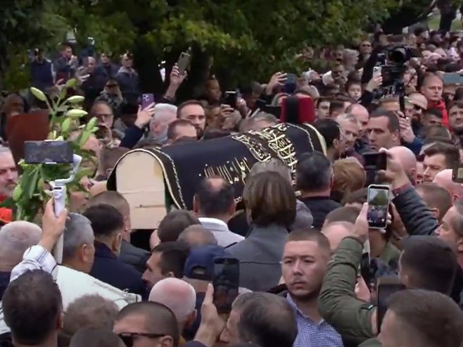 Na groblju Bare sahranjen Halid Bešlić