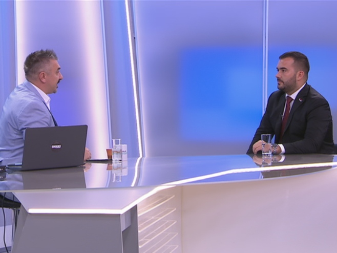 Zeljković: Roditelji u problemu, sredstava u budžetu grada ima, a Stanivuković važnu sjednicu napušta prije kraja