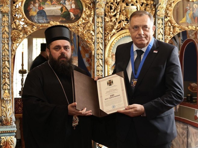 Dodik: Uručeno priznanje - priznanje Srpskoj i teškoj borbi koju vodi (FOTO)