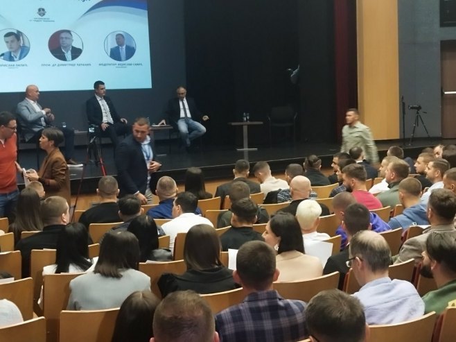 Tribina u Bijeljini Tribina u Bijeljini - Foto: RTRS
