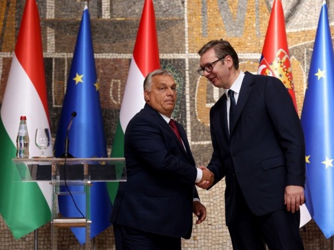 Vučić čestitao Orbanu na organizaciji mirovnog sastanka između Putina i Trampa