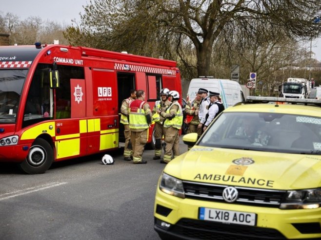 Požar u Londonu, na terenu oko 100 vatrogasaca