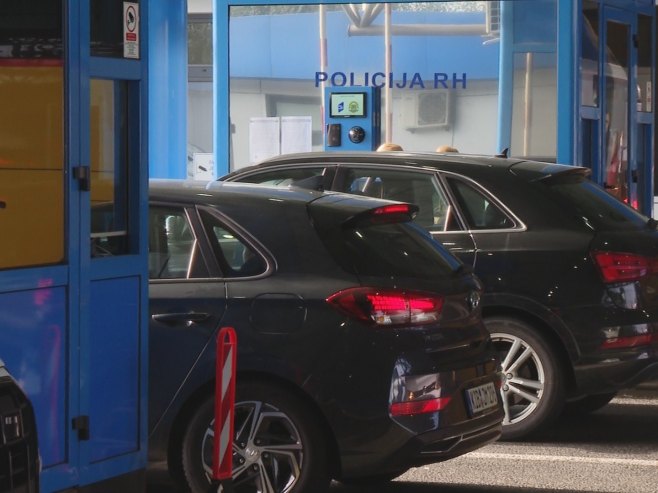 Pojačan saobraćaj na izlazu prema Hrvatskoj Pojačan saobraćaj na izlazu prema Hrvatskoj