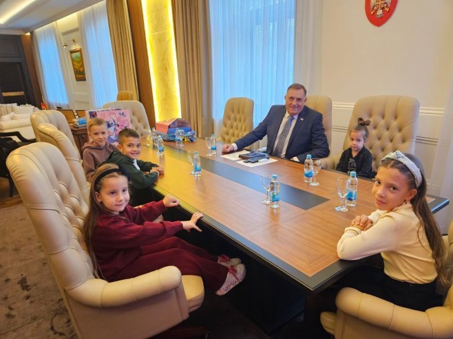 Dodik ugostio mališane - najdraža delegacija u Kabinetu
