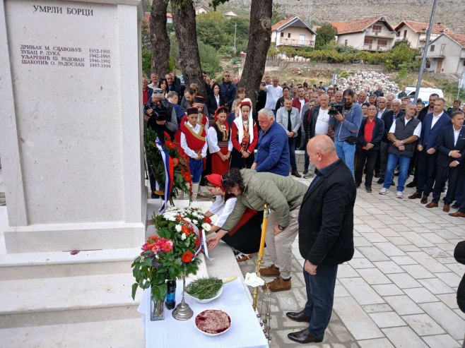 Osveštanje spomenika Osveštanje spomenika - Foto: RTRS