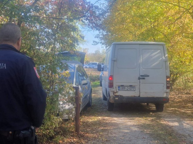 I dalje traju pretresi na mjestu borilišta pasa u Derventi, slobode lišeno još jedno lice (FOTO/VIDEO)
