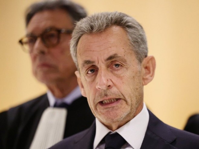 Sarkozi stigao u zatvor u Parizu, počinje da služi petogodišnju kaznu