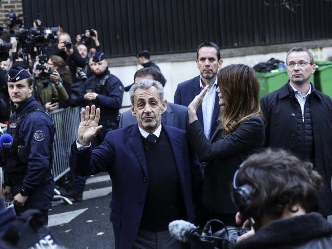 Sarkozi stigao u zatvor u Parizu, počinje da služi petogodišnju kaznu (VIDEO)