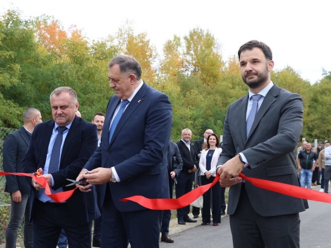 Dodik pustio u rad novi pogon u ljubijskom "Tveku" Dodik pustio u rad novi pogon u ljubijskom "Tveku" - Foto: predsjednikrs.rs/Dona Katušić