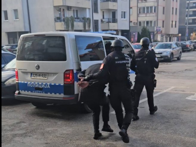 Sproveden u Tužilaštvo osumnjičeni za paljenje dva automobila (VIDEO)