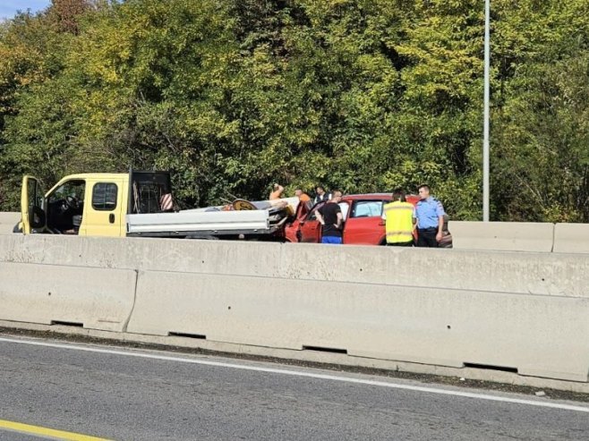 Saobraćajna nezgoda kod Banjaluke: Zabio se u vozilo putarske službe, vozač povrijeđen