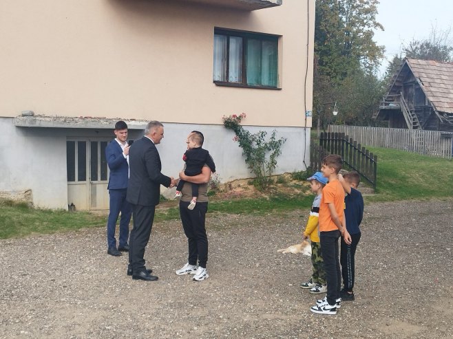 Minić posjetio porodicu Prodić (VIDEO)