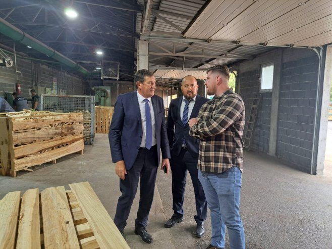 Mitrović posjetio firmu "Pećić komerc"