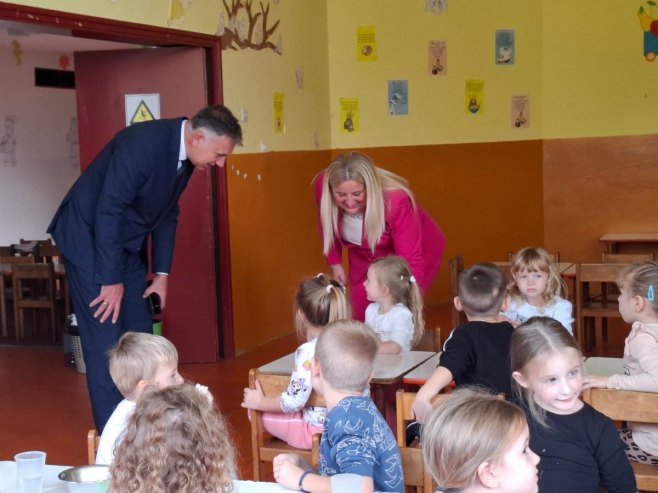 Ministar Borivoje Golubović u opštini Brod Ministar Borivoje Golubović u opštini Brod - Foto: SRNA